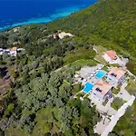 3 * Tsoukaládhes